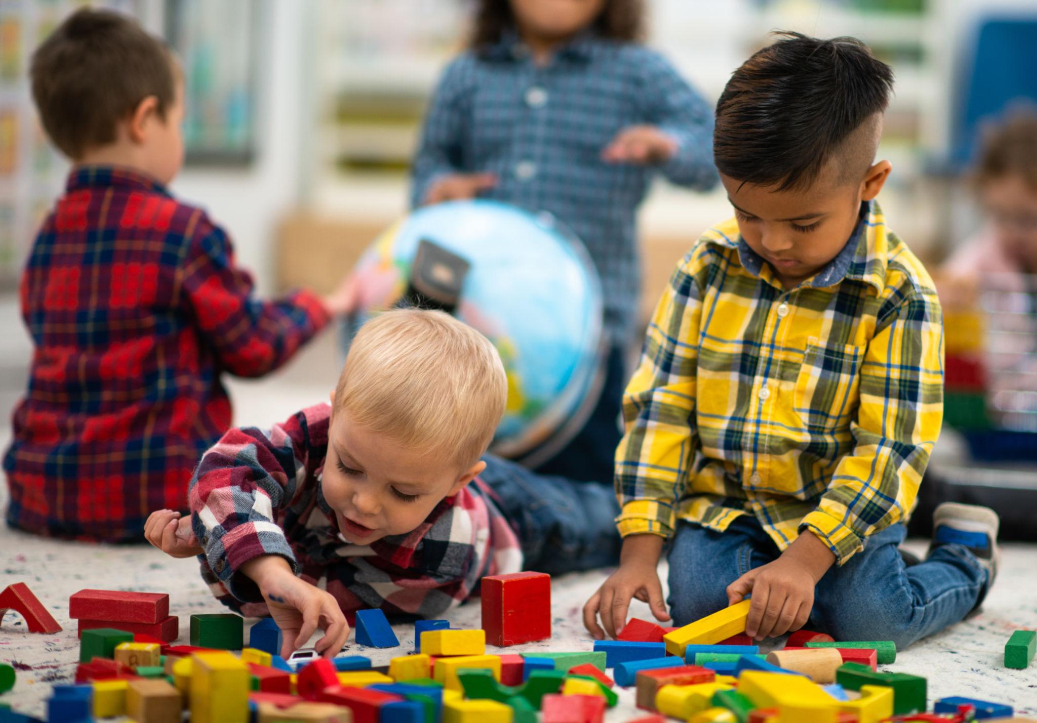 Two children playing at water table in outdoor garden — Lollipop Patch